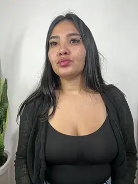 Snapshot of meli__brown chatting on 04.28.26 meli brown online show from 04.28.26