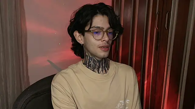 Snapshot of Mihail_leroy chatting on 05.24.26 Mihail leroy online show from 05.24.26