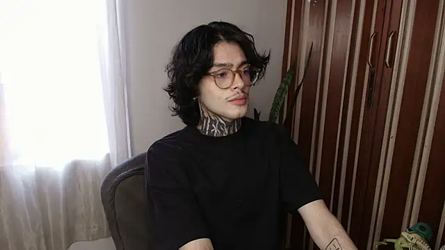 Snapshot of Mihail_leroy chatting on 06.06.26 Mihail leroy online show from 06.06.26