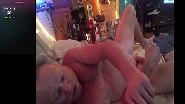 Pussyeat2please online show from 04.07.26