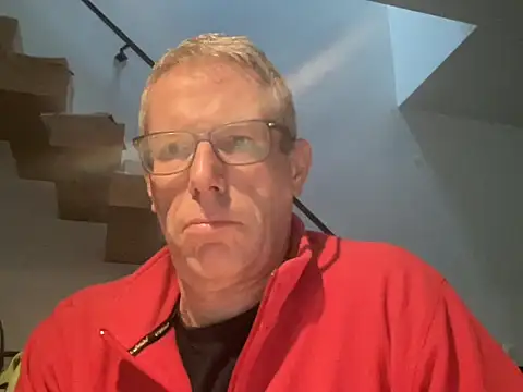 Snapshot of choupipat1 chatting on 10.18.25 choupipat1 online show from 10.18.25