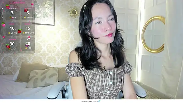 Snapshot of LilyThea chatting on 05.17.26 LilyThea online show from 05.17.26