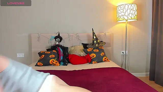 Snapshot of cutienaughtygirl chatting on 10.22.25 cutienaughtygirl online show from 10.22.25