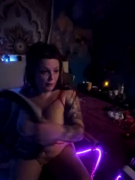 Snapshot of delish_dahlia chatting on 02.18.26 delish dahlia online show from 02.18.26