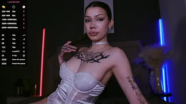 MiuMiuSasha online show from 10.04.25