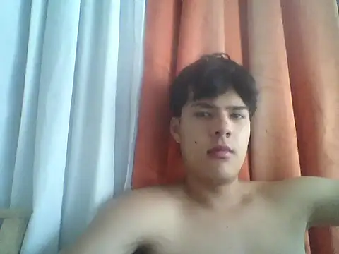 Snapshot of dani_titan320 chatting on 10.10.25 dani titan320 online show from 10.10.25