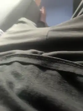 Snapshot of high_geil chatting on 12.17.25 high geil online show from 12.17.25