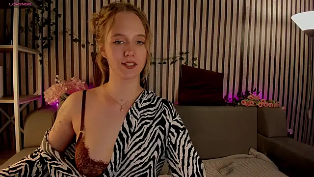 Casey Sweeet online show from 06.04.26