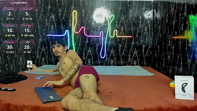 Snapshot of nextboywell1 chatting on 12.23.25 nextboywell1 online show from 12.23.25