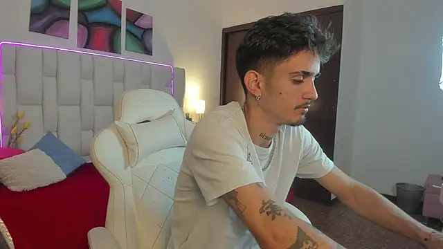 Snapshot of nextboywell1 chatting on 04.10.26 nextboywell1 online show from 04.10.26