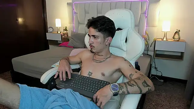 Snapshot of nextboywell1 chatting on 04.13.26 nextboywell1 online show from 04.13.26