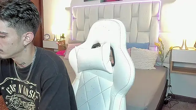 Snapshot of nextboywell1 chatting on 04.14.26 nextboywell1 online show from 04.14.26