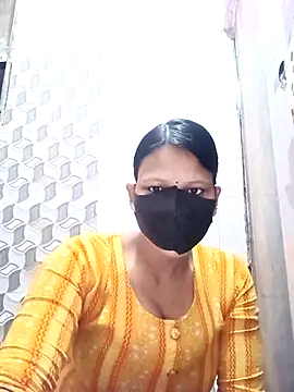 Snapshot of varnika chatting on 11.07.25 varnika online show from 11.07.25