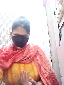 Snapshot of varnika chatting on 11.08.25 varnika online show from 11.08.25