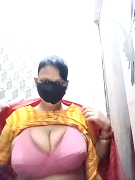 Snapshot of varnika chatting on 12.20.25 varnika online show from 12.20.25