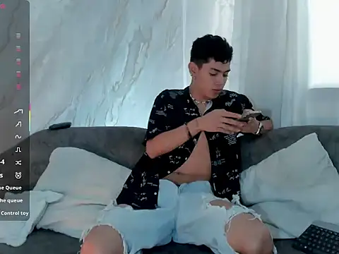 LoganTwink18 online show from 02.22.26