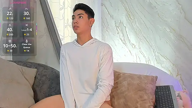 LoganTwink18 online show from 03.23.26