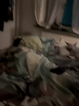 Snapshot of EUxCouple chatting on 11.12.25 EUxCouple online show from 11.12.25