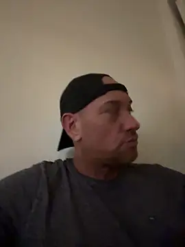 Snapshot of EUxCouple chatting on 11.13.25 EUxCouple online show from 11.13.25