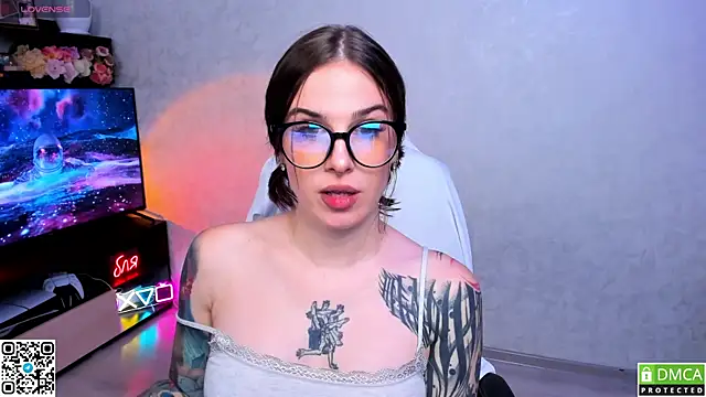Snapshot of Arya_deepthroat_queen chatting on 09.27.25 Arya deepthroat queen online show from 09.27.25