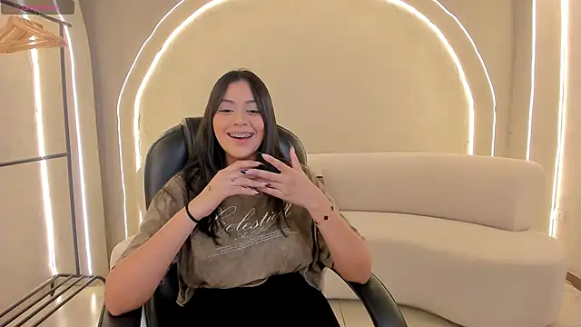 AmbarJames  online show from 11.04.25