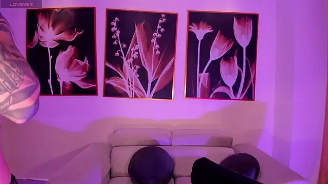 MilaLawrence online show from 04.05.26