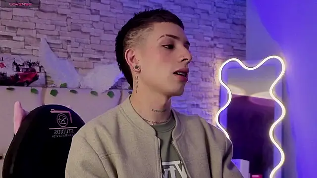 Snapshot of boyfox_tay chatting on 02.19.26 boyfox tay online show from 02.19.26