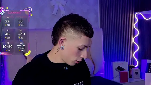 Snapshot of boyfox_tay chatting on 02.21.26 boyfox tay online show from 02.21.26