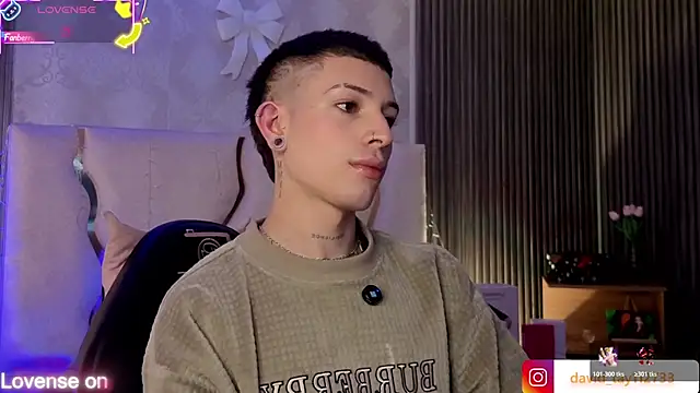 Snapshot of boyfox_tay chatting on 02.23.26 boyfox tay online show from 02.23.26