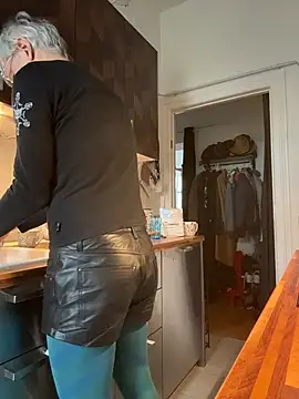 Snapshot of SexyLeon8 chatting on 02.09.26 SexyLeon8 online show from 02.09.26