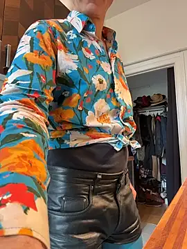 Snapshot of SexyLeon8 chatting on 02.23.26 SexyLeon8 online show from 02.23.26