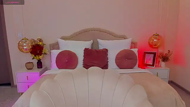 MilaMour online show from 04.21.26