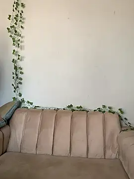 StrawberryXpeach online show from 04.02.26