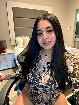 LilMisIndianx online show from 11.20.25