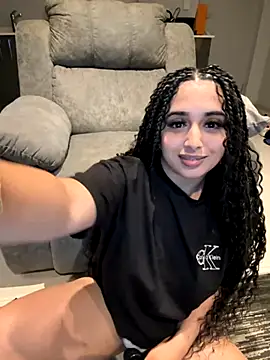 LilMisIndianx online show from 12.19.25