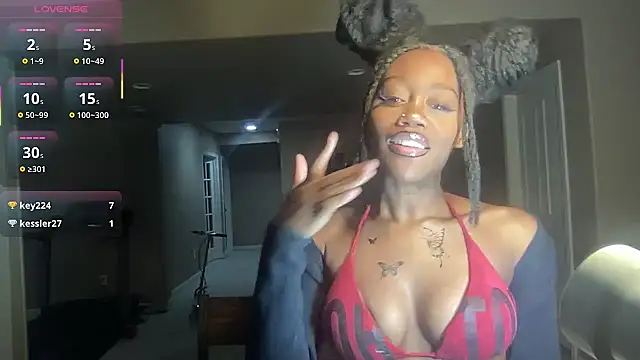 Snapshot of maskedgirl5005 chatting on 09.19.25 maskedgirl5005 online show from 09.19.25