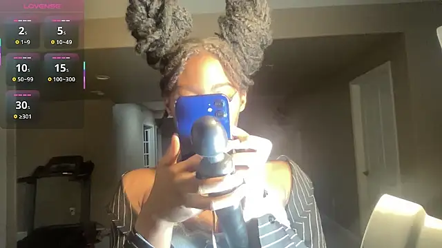 Snapshot of maskedgirl5005 chatting on 09.25.25 maskedgirl5005 online show from 09.25.25