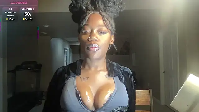 Snapshot of maskedgirl5005 chatting on 10.02.25 maskedgirl5005 online show from 10.02.25