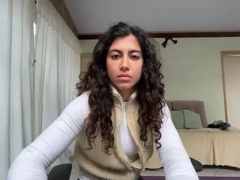 Snapshot of deusaludovica chatting on 05.19.26 deusaludovica online show from 05.19.26