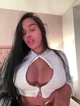 Bella  Wood online show from 06.30.26