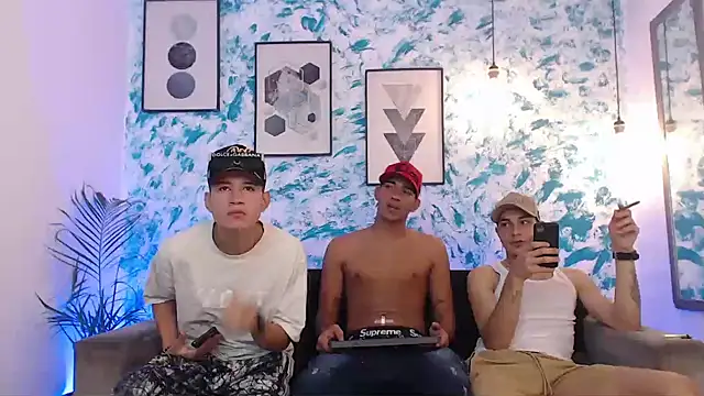 Snapshot of Kings_of_heaven chatting on 10.02.25 Kings of heaven online show from 10.02.25