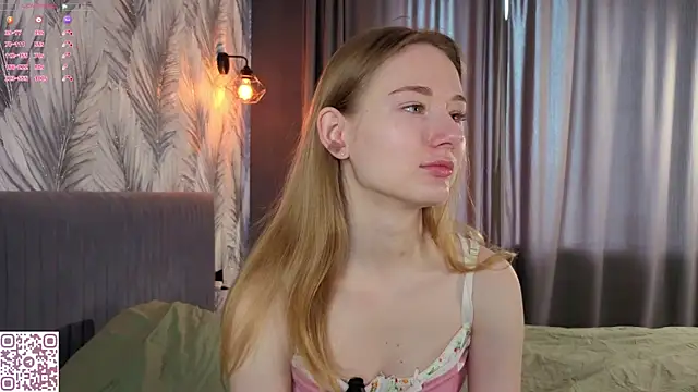 Snapshot of ElvinaRose chatting on 04.25.26 ElvinaRose online show from 04.25.26