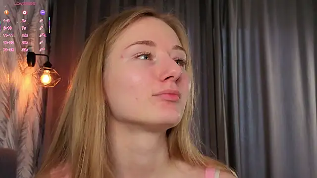 Snapshot of ElvinaRose chatting on 07.17.26 ElvinaRose online show from 07.17.26