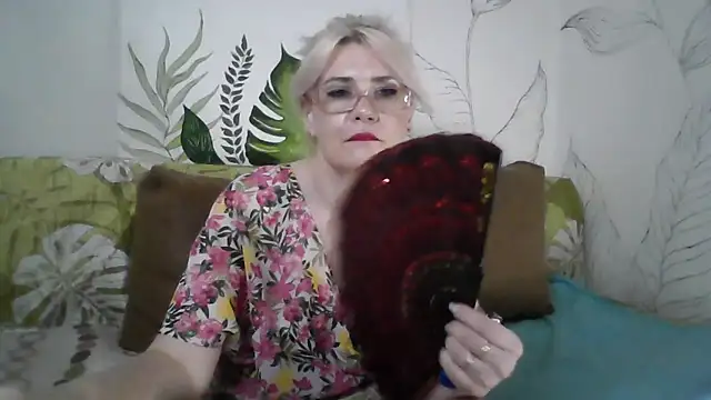 Catty Lady online show from 07.04.26