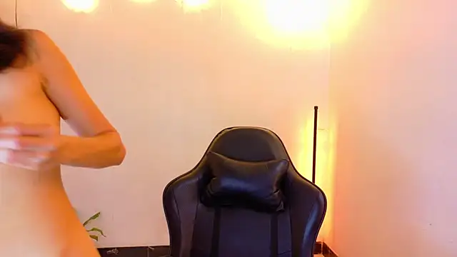 Snapshot of Sarasavage chatting on 07.20.26 Sarasavage online show from 07.20.26