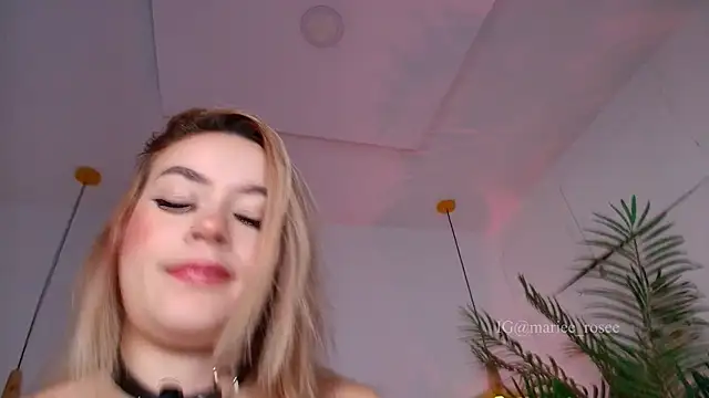 Snapshot of Mariee_rosee chatting on 07.13.26 Mariee rosee online show from 07.13.26