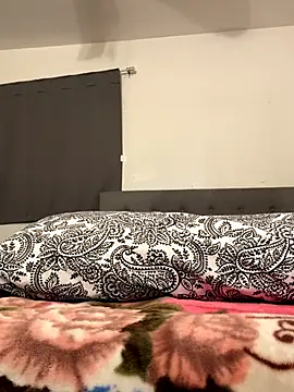 Snapshot of himNIGuys chatting on 10.17.25 himNIGuys online show from 10.17.25