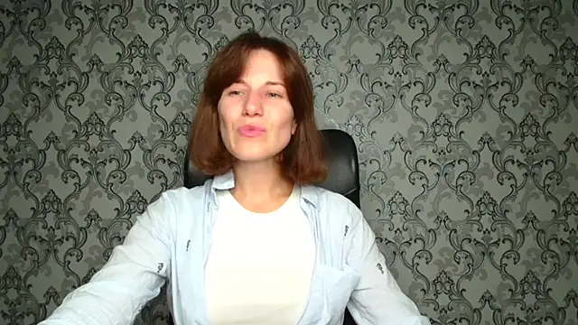 Snapshot of Kelly_Kisss chatting on 10.30.25 Kelly Kisss online show from 10.30.25