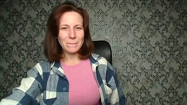 Snapshot of Kelly_Kisss chatting on 12.19.25 Kelly Kisss online show from 12.19.25