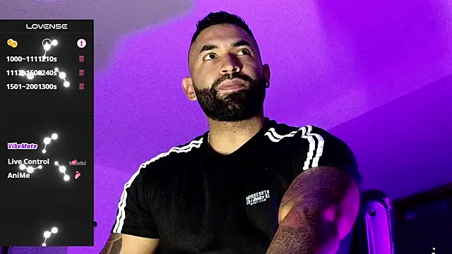 Snapshot of Max-prada chatting on 02.26.26 Max-prada online show from 02.26.26